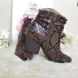 Seven dials snake booties